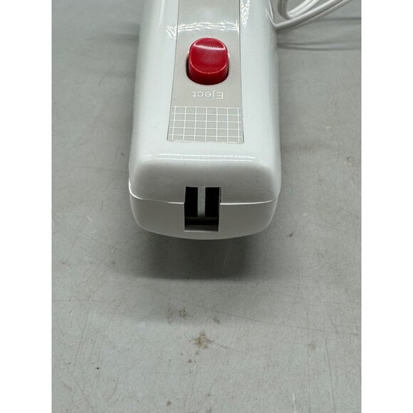 Toastmaster 6110 Electric Carving Knife 8" Stainless Steel Serrated Blades White - Picture 9 of 14